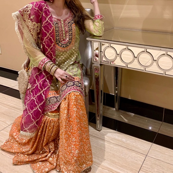 Pakistani Gharara (3 pc) - Picture 2 of 7
